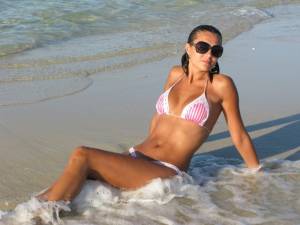 Sexy bikini babe posing on vacation [x108]-37nwbnx2w0.jpg