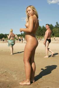 Blonde Beach Nudist x27-r7nwlvdey3.jpg
