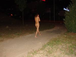 Nude-in-Public-Katerina-A-s7nxifelaw.jpg
