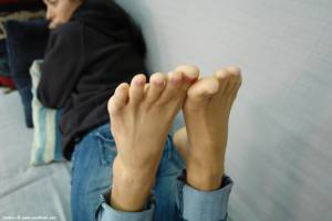 Feet-pics-of-Jessica-in-Sandals-%26-Skinny-Jeans-i7nx3vu2op.jpg