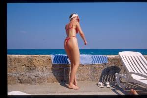 Spying Girls On The Beach [x48]-x7oa31ljww.jpg