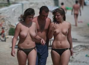 Topless Beach Voyeur - Lots Of College Girls-d7oaquolkl.jpg