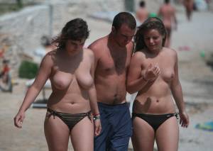 Topless Beach Voyeur - Lots Of College Girls-p7oaqvfzjd.jpg