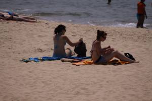 beach smoking girl bikini candidsg7ocga11qh.jpg
