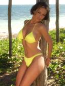 Crissy-Moran-Yellow-bikini-at-the-beach-27od0qacj3.jpg