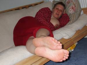 British chubby shows feet and huge nipples x19-h7oe67nzm2.jpg