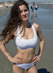 A-Romanian-Beach-Girl-Topless-In-The-Sun-98-Pics-17oetwxhz2.jpg
