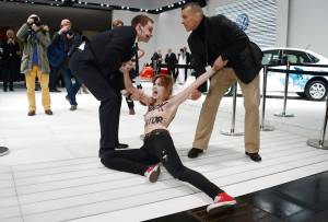 Putin meets Femen activists in Hannover -y7og2n25gm.jpg