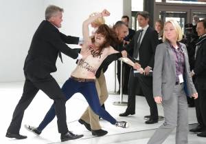 Putin-meets-Femen-activists-in-Hannover--r7og2nbafo.jpg