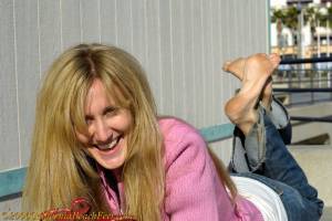 Mature blonde milf showing off feet and soles (x39)47oi9ta0t7.jpg