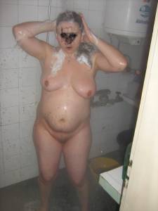 Wife in the bath x18-17o2hi23oa.jpg