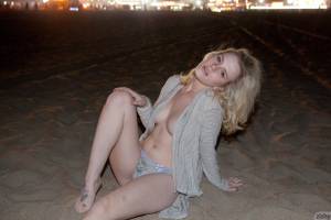 Catie-Parker-%28Topless-Beach%29-i7o26ogou3.jpg