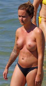 Teen Purt Tits at the Seaside on Display-j7o3u0ih5k.jpg