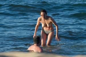 Marion Cotillard Topless On The Island Of Fuerteventura-v7o3vacwdq.jpg