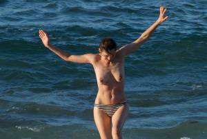 Marion Cotillard Topless On The Island Of Fuerteventura-d7o3vafh2b.jpg