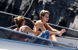 Kristen Stewart - Topless Bikini Candids in Italyr7o41wdqrz.jpg