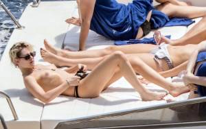 Kristen Stewart - Topless Bikini Candids in Italya7o41v62sd.jpg