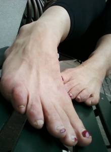 Girl-Feet-Tease-Sex-Deprived-Boys-h7o56fg1yq.jpg