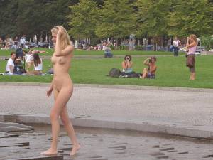 Nude in Public lucik-57o65lpigm.jpg