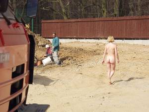 Nude-in-Public--Marcela-a7o7rknaf1.jpg