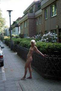 Nude in public - sandrat7o7s45t0u.jpg