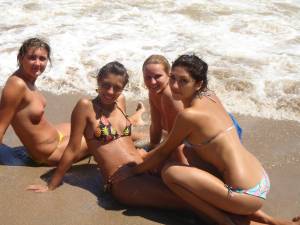 Russian amateur girls on vacation [x55]-n7ojibfk6u.jpg
