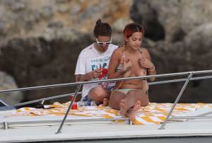 Rita Ora – Topless Candids in Italy (NSFW)l7ojkbkvp6.jpg
