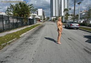 Nude In Public - Katie_02-b7ok4etkxl.jpg
