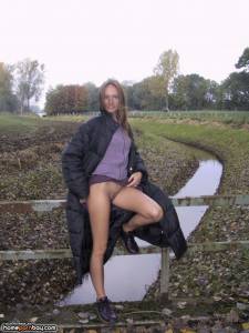 Amateur-wife-showing-her-pussy-outdoors-c7olldmzen.jpg