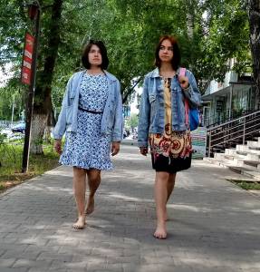 Russian women with dirty feet-o7on1hnynh.jpg