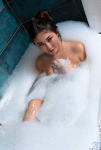 2022-03-01 Emili (Bubble Bath)-k7oo05m6ey.jpg