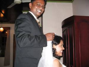 Srilankan-married-couple-r7orhseyvb.jpg