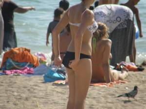 Greek-Bikini-Candids-1-j7osbbq63n.jpg