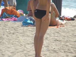 Greek Bikini Candids 1-07osbcgjtn.jpg