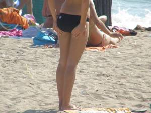 Greek Bikini Candids 1-a7osbc0ual.jpg