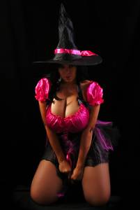 Latina-witch--z7osll55g1.jpg