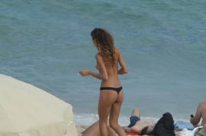 Spying Topless Beach Girls x42-37otdd95zk.jpg
