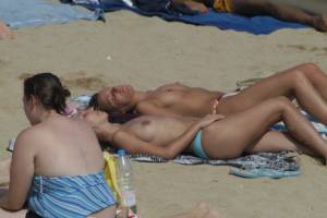 Spying-Topless-Beach-Girls-x45-p7otddx63k.jpg