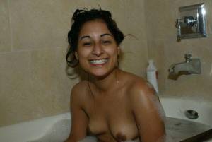 Turkish girl bathtube photos-o7ovmbrps2.jpg