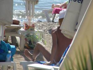 Spying-Topless-Girl-from-the-Back-Greece-67owvd6wjm.jpg