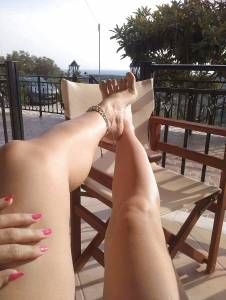 Feet of Seductress Lillith on Greece vacation-z7pdarskbr.jpg