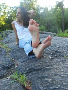 Foot Teasing Girls - THE MAGICAL SEER-m7pum4h7d3.jpg