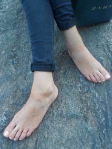 Foot Teasing Girls - SPIRITUALITY OF SOLE-27pumhidcu.jpg
