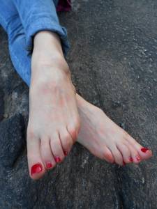 Foot Teasing Girls - SVETLANA-s7pum1dtk2.jpg