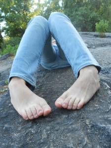 Foot Teasing Girls - THE MAGICAL SEER-q7pum4whki.jpg