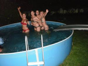 Teens-Playing-In-Pool-x35-r7pvpmpym5.jpg