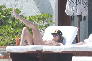 Heidi Klum – Topless Candids in Cabo San Lucas x135-m7pvwuiv6x.jpg