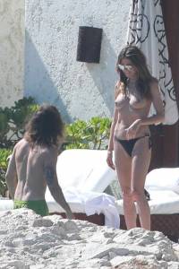 Heidi Klum – Topless Candids in Cabo San Lucas x135v7pvwtwxzy.jpg