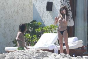 Heidi Klum – Topless Candids in Cabo San Lucas x13547pvwteqm0.jpg