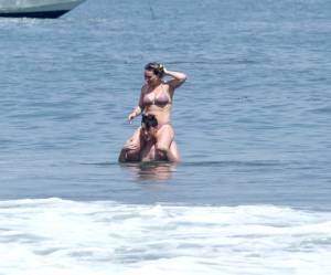 Hilary Duff – Bikini Candids in Malibu-57pvxeo7yy.jpg